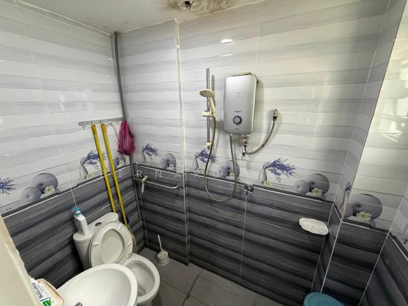 2-storey Terraced House for Sale in M Residence 2 (Rawang) - Bernard Ong - Bathroom - PropertyGuru.com.my