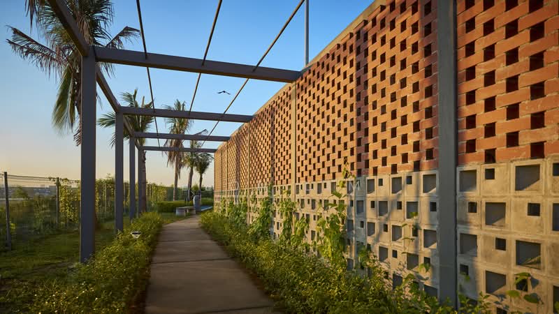 Servis Apartment untuk Dijual di E'Island Lake Haven - Leon Lim - Exterior - PropertyGuru.com.my