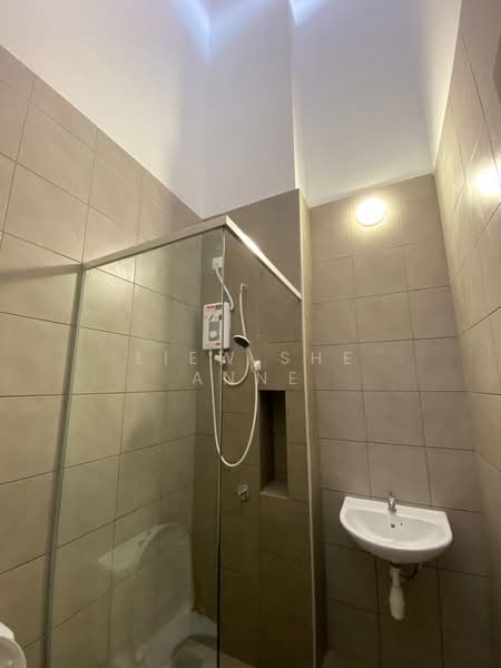 Rumah Teres 2 Tingkat untuk Disewa di Setia Safiro (Cyberjaya) - Liew She Anne - Bathroom - PropertyGuru.com.my