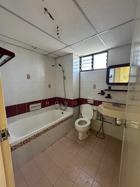 Kondominium untuk Dijual di Sunny Ville Condominium - Hong . - Bathroom - PropertyGuru.com.my