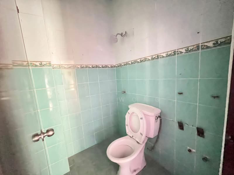 Rumah Berkembar untuk Dijual di Taman Waterfall (Rawang) - Leon Wong - Bathroom - PropertyGuru.com.my