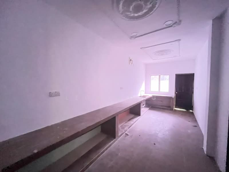 Rumah Berkembar untuk Dijual di Taman Waterfall (Rawang) - Leon Wong - Kitchen - PropertyGuru.com.my