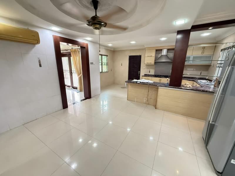 3-storey Terraced House for Sale in Subang Bestari (Shah Alam) - Tom Yip - Kitchen - PropertyGuru.com.my