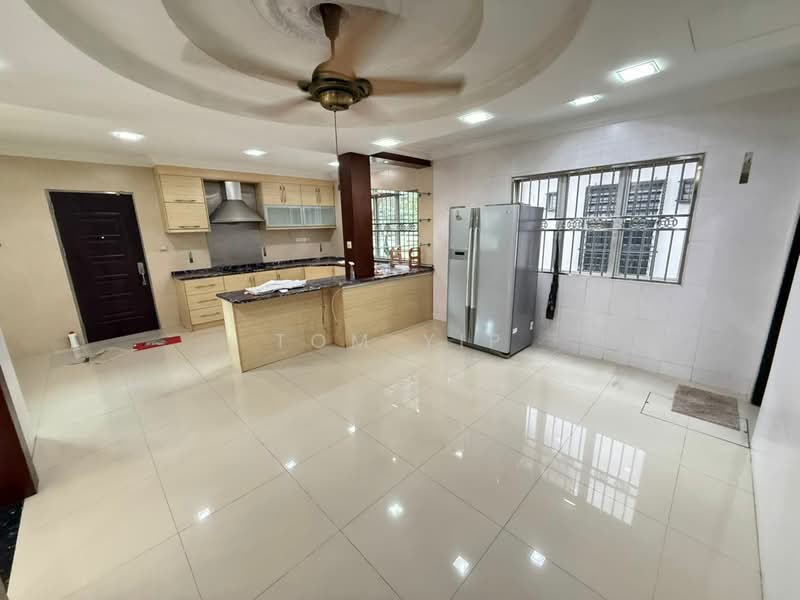 3-storey Terraced House for Sale in Subang Bestari (Shah Alam) - Tom Yip - Kitchen - PropertyGuru.com.my
