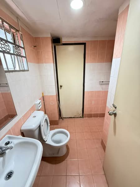 3-storey Terraced House for Sale in Subang Bestari (Shah Alam) - Tom Yip - Bathroom - PropertyGuru.com.my
