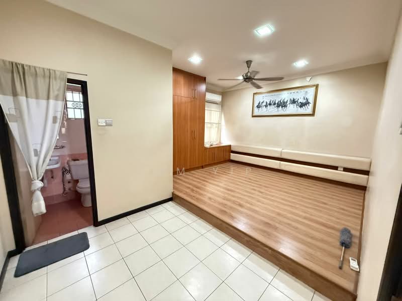 3-storey Terraced House for Sale in Subang Bestari (Shah Alam) - Tom Yip - Bedroom - PropertyGuru.com.my