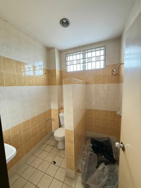 3-storey Terraced House for Sale in Subang Bestari (Shah Alam) - Tom Yip - Bathroom - PropertyGuru.com.my