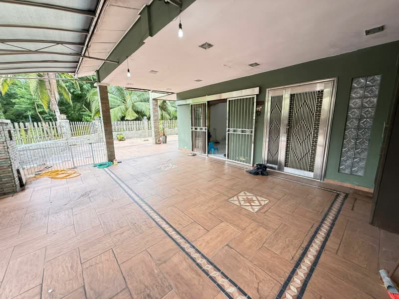 3-storey Terraced House for Sale in Subang Bestari (Shah Alam) - Tom Yip - Exterior - PropertyGuru.com.my