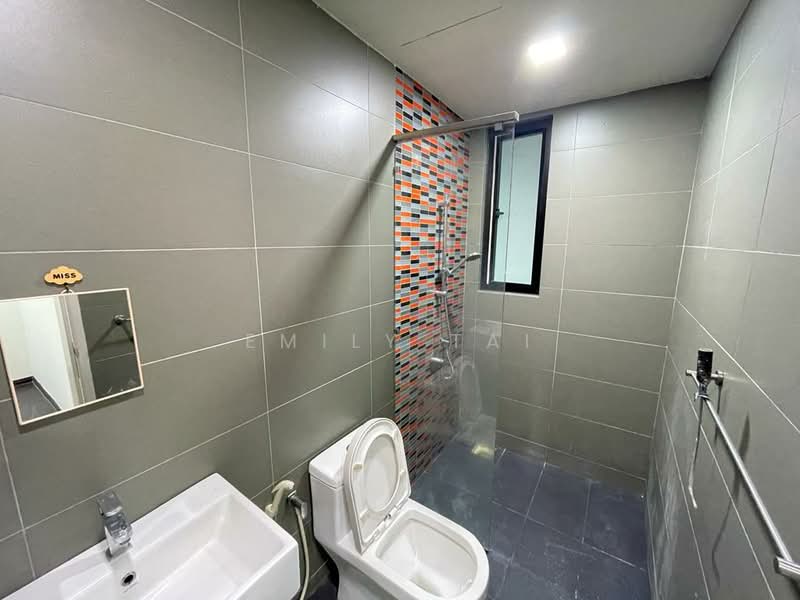 Servis Apartment untuk Dijual di The Leafz @ Dedaun - Emily Tai - Bathroom - PropertyGuru.com.my