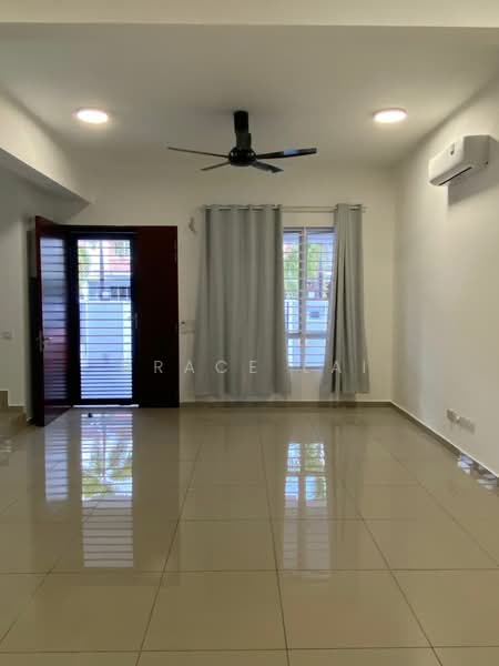 Rumah Teres 2 Tingkat untuk Disewa di Bandar Rimbayu (Telok Panglima Garang) - Grace Lai - Living Room - PropertyGuru.com.my