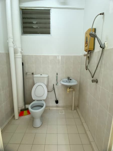 Kondominium untuk Dijual di Hillside Garden - Hong . - Bathroom - PropertyGuru.com.my