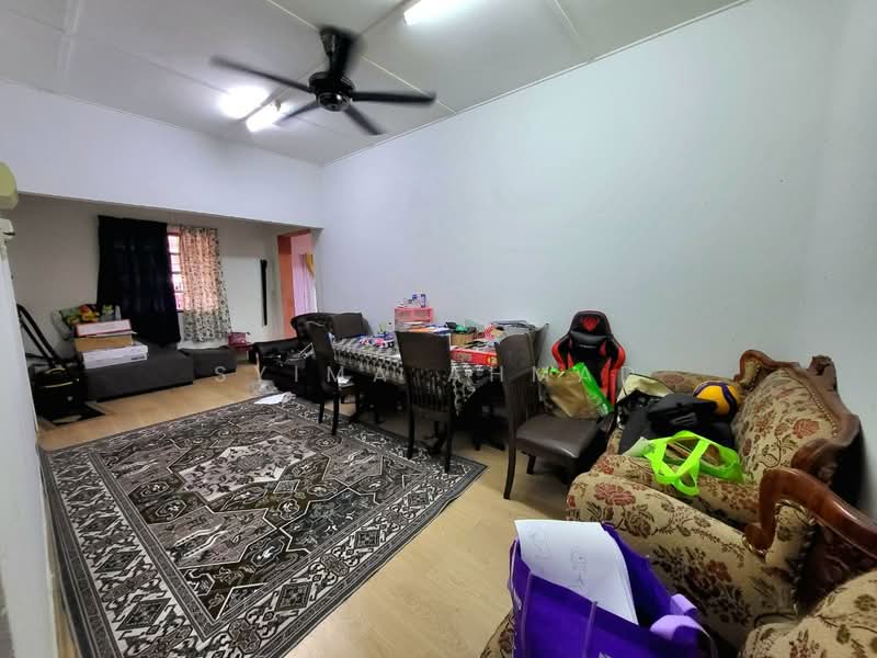 1-storey Terraced House for Sale in Sungai Buloh (Selangor) - Syima Ahmad - Living Room - PropertyGuru.com.my