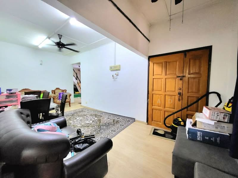 1-storey Terraced House for Sale in Sungai Buloh (Selangor) - Syima Ahmad - Living Room - PropertyGuru.com.my