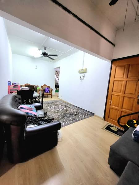 1-storey Terraced House for Sale in Sungai Buloh (Selangor) - Syima Ahmad - Living Room - PropertyGuru.com.my