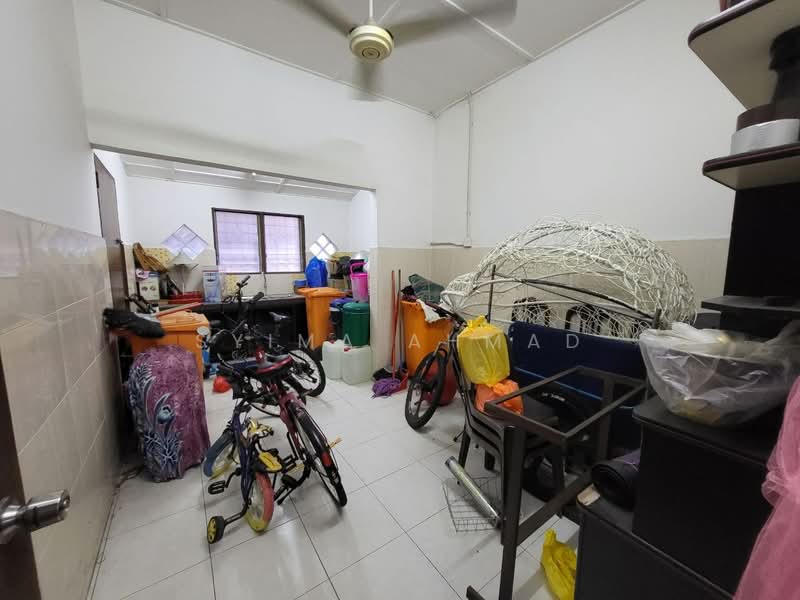 1-storey Terraced House for Sale in Sungai Buloh (Selangor) - Syima Ahmad - Kitchen - PropertyGuru.com.my