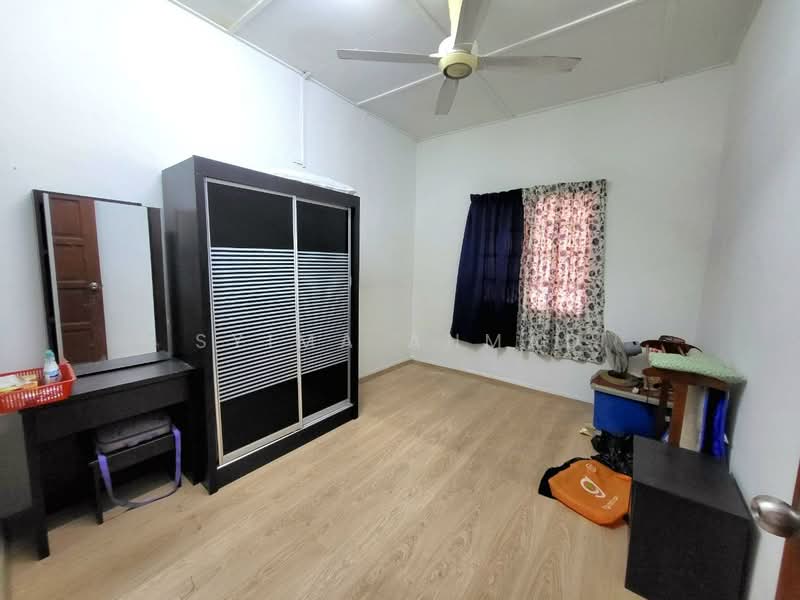 1-storey Terraced House for Sale in Sungai Buloh (Selangor) - Syima Ahmad - Bedroom - PropertyGuru.com.my