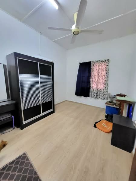 1-storey Terraced House for Sale in Sungai Buloh (Selangor) - Syima Ahmad - Bedroom - PropertyGuru.com.my