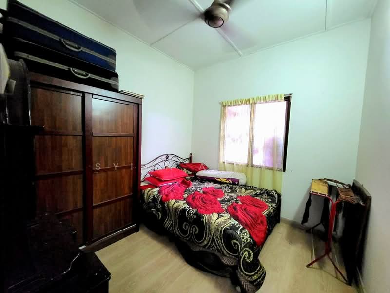 1-storey Terraced House for Sale in Sungai Buloh (Selangor) - Syima Ahmad - Bedroom - PropertyGuru.com.my