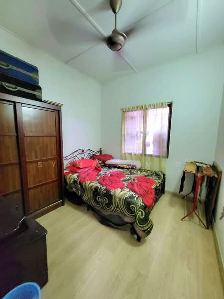 1-storey Terraced House for Sale in Sungai Buloh (Selangor) - Syima Ahmad - Bedroom - PropertyGuru.com.my