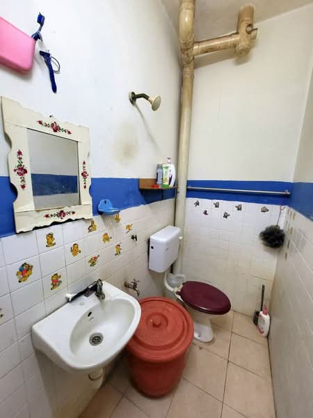 1-storey Terraced House for Sale in Sungai Buloh (Selangor) - Syima Ahmad - Bathroom - PropertyGuru.com.my