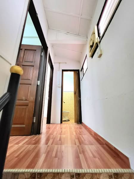 1-storey Terraced House for Sale in Sungai Buloh (Selangor) - Syima Ahmad - Corridor - PropertyGuru.com.my
