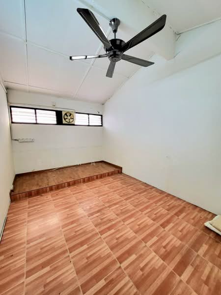 1-storey Terraced House for Sale in Sungai Buloh (Selangor) - Syima Ahmad - Bedroom - PropertyGuru.com.my