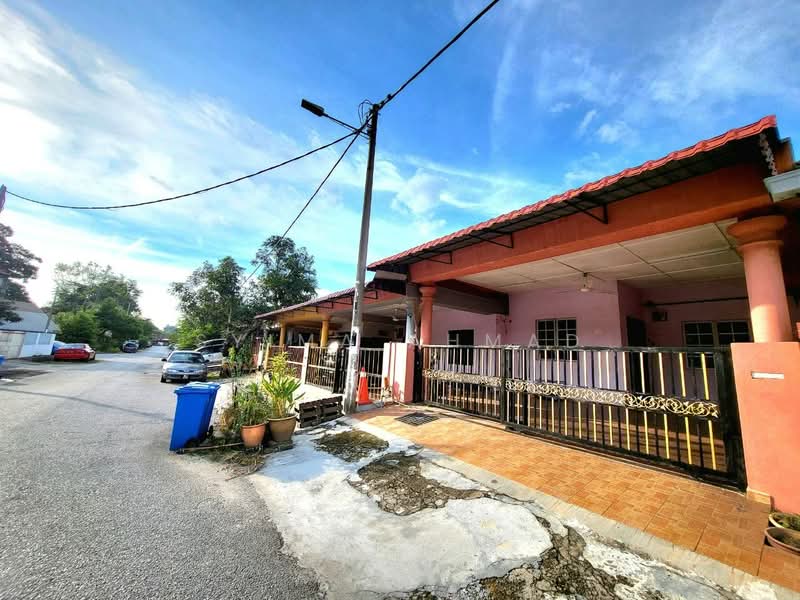 1-storey Terraced House for Sale in Sungai Buloh (Selangor) - Syima Ahmad - Exterior - PropertyGuru.com.my
