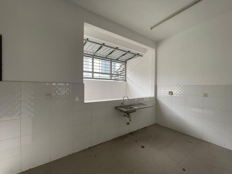 2-storey Terraced House for Sale in Denai Alam (Shah Alam) - Abby Lim - Kitchen - PropertyGuru.com.my