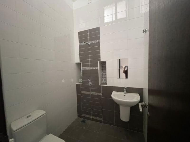 2-storey Terraced House for Sale in Denai Alam (Shah Alam) - Abby Lim - Bathroom - PropertyGuru.com.my