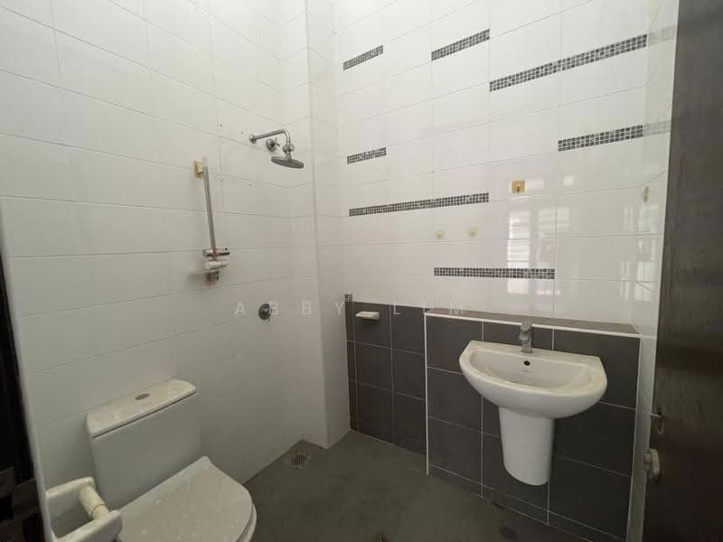 2-storey Terraced House for Sale in Denai Alam (Shah Alam) - Abby Lim - Bathroom - PropertyGuru.com.my