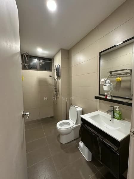 Kondominium untuk Dijual di Skycube - Hong . - Bathroom - PropertyGuru.com.my