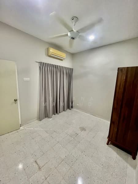 Rumah Teres 1 Tingkat untuk Disewa di Taman Tun Dr Ismail (Kuala Lumpur) - Juliana Mahmud - Bedroom - PropertyGuru.com.my