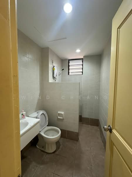 Kondominium untuk Dijual di Casa Tropicana - Wind Cheang - Bathroom - PropertyGuru.com.my