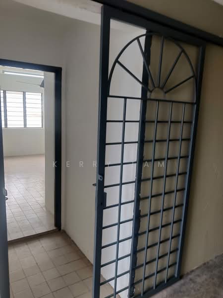 Rumah Flat untuk Dijual di Vista Damansara - Kerry Tam - Entrance - PropertyGuru.com.my