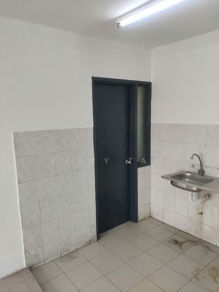 Rumah Flat untuk Dijual di Vista Damansara - Kerry Tam - Kitchen - PropertyGuru.com.my