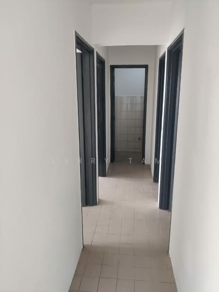 Rumah Flat untuk Dijual di Vista Damansara - Kerry Tam - Corridor - PropertyGuru.com.my
