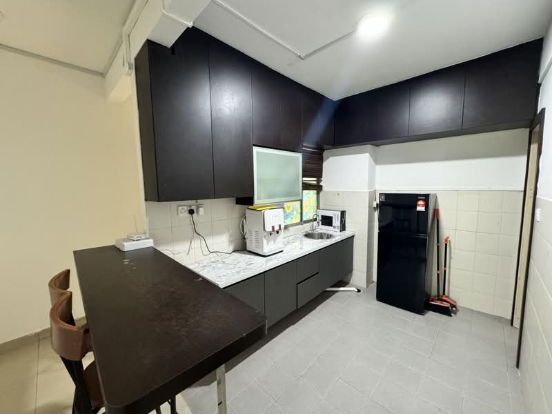 Servis Apartment untuk Disewa di SuriaMas Suites - KK Low - Kitchen - PropertyGuru.com.my