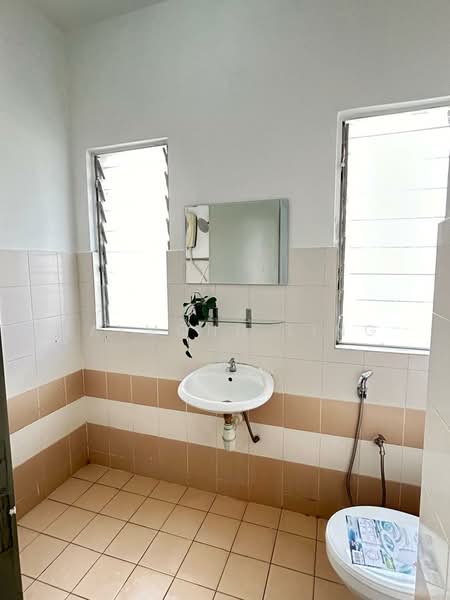 Condominium for Rent at Residensi Laguna (Sunway Belvedere) - Raymond Ling - Bathroom - PropertyGuru.com.my