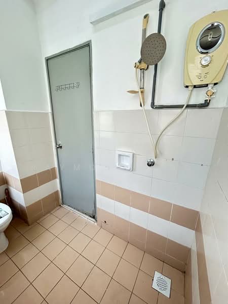 Condominium for Rent at Residensi Laguna (Sunway Belvedere) - Raymond Ling - Bathroom - PropertyGuru.com.my