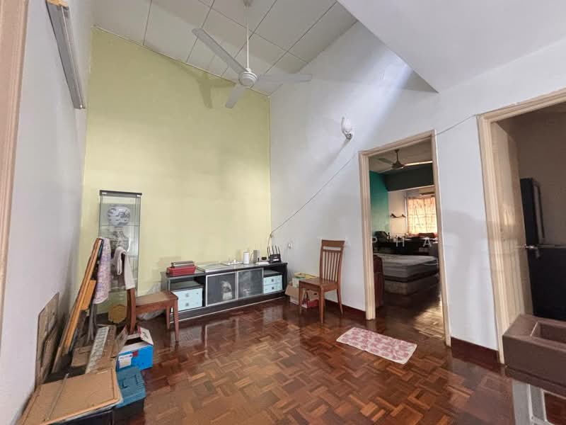 Rumah Teres 2 Tingkat untuk Dijual di Seksyen 5 (Kota Damansara) - Arif Mustapha - Living Room - PropertyGuru.com.my