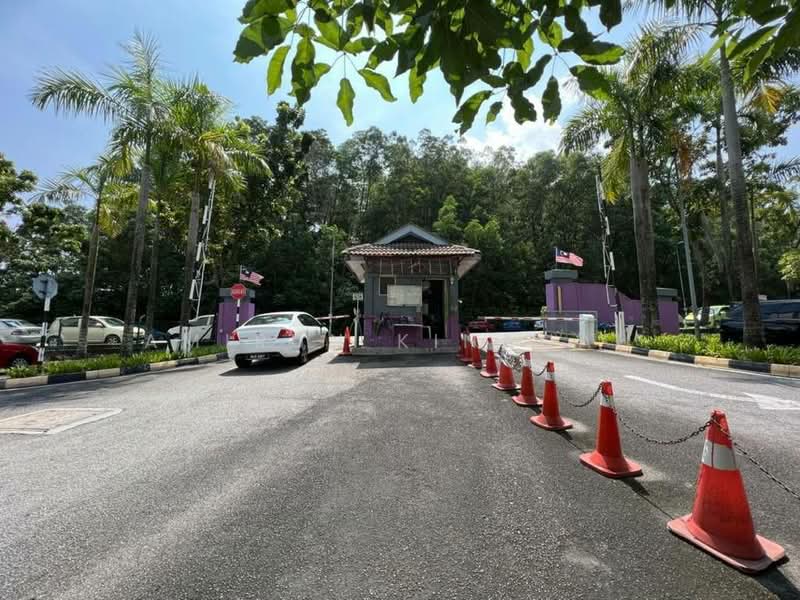 Pangsapuri untuk Dijual di Pangsapuri Mayang (Puncak Jalil) - Amirun Kinanah - Exterior - PropertyGuru.com.my