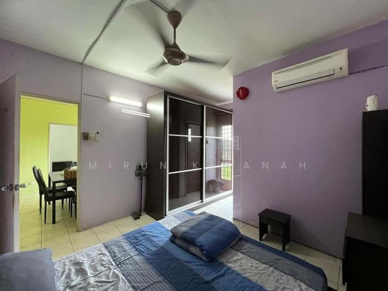 Pangsapuri untuk Dijual di Pangsapuri Mayang (Puncak Jalil) - Amirun Kinanah - Bedroom - PropertyGuru.com.my