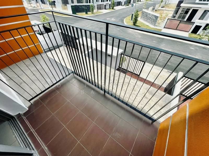 Rumah Teres 2-Tingkat untuk Dijual di Kampung Selangor Dredging (Dengkil) - Mohd Aizat Saiful Bahri - Balcony - PropertyGuru.com.my
