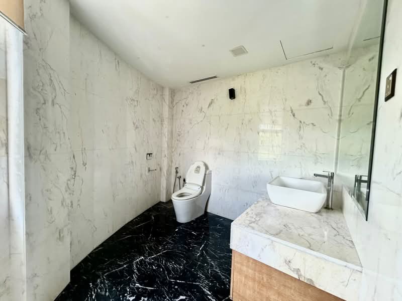 Office for Rent in Jalan Klang Lama (Old Klang Road) (Kuala Lumpur) - Elyn Soo - Bathroom - PropertyGuru.com.my