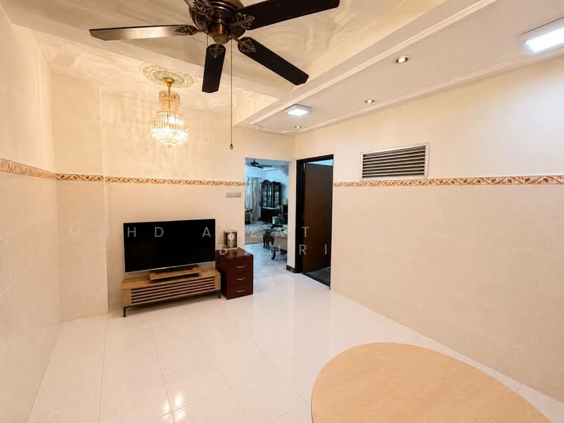 2.5-storey Terraced House for Sale in Bandar Sri Damansara (Selangor) - Mohd Aizat Saiful Bahri - Living Room - PropertyGuru.com.my