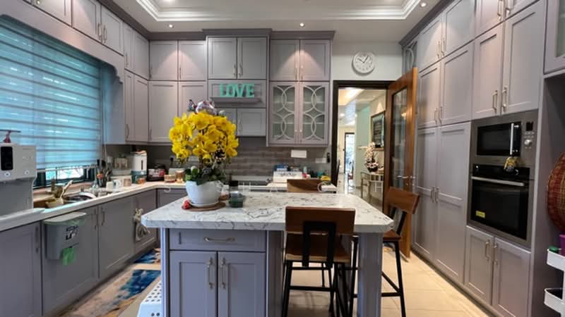Semi-Detached House for Sale in Taman Equine (Seri Kembangan) - Sasha Goh - Kitchen - PropertyGuru.com.my
