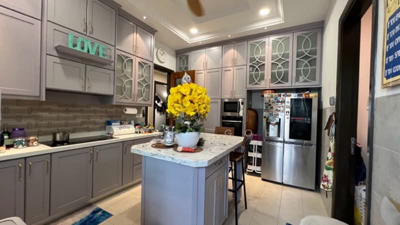 Semi-Detached House for Sale in Taman Equine (Seri Kembangan) - Sasha Goh - Kitchen - PropertyGuru.com.my