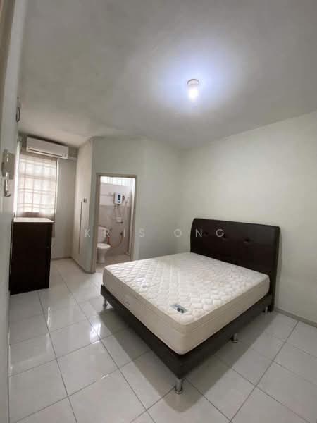 Apartment for Rent at Lake View Suites - Kris Ong - Bedroom - PropertyGuru.com.my
