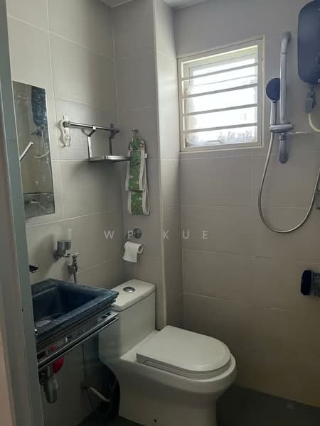 Kondominium untuk Dijual di Mutiara Condominium - WP Kue - Bathroom - PropertyGuru.com.my