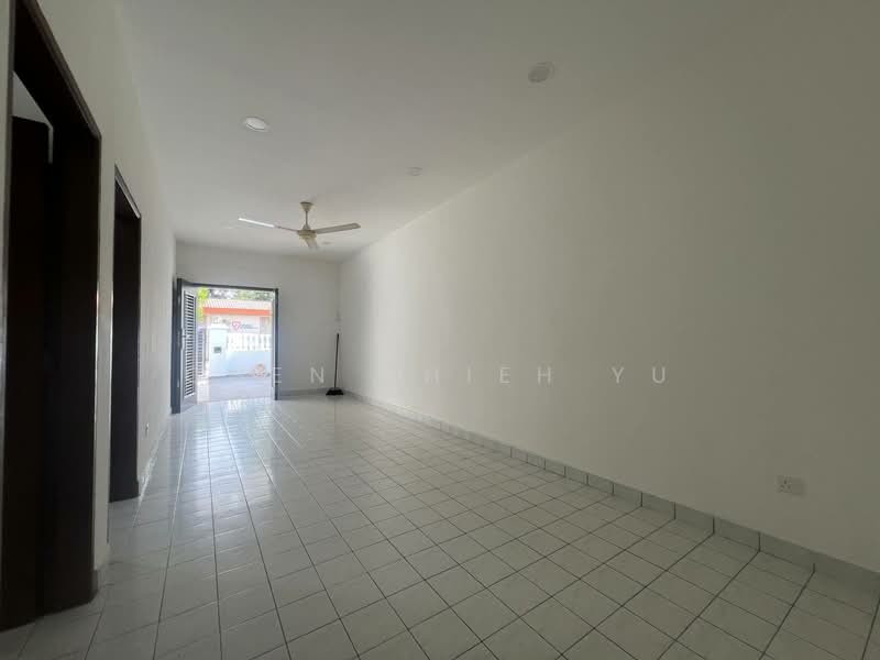 1-storey Terraced House for Sale in Taman Megah Ria (Masai) - Chen Shieh Yu - Living Room - PropertyGuru.com.my